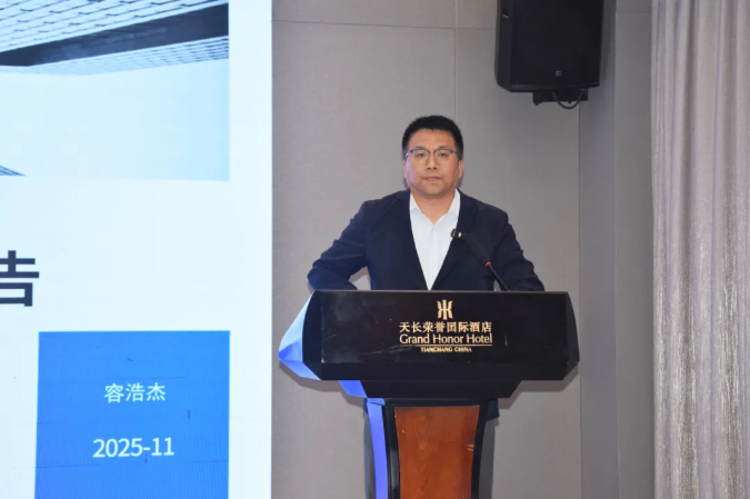 b81c9ecf-11fd-4c0f-8cd7-b8538f4d1309